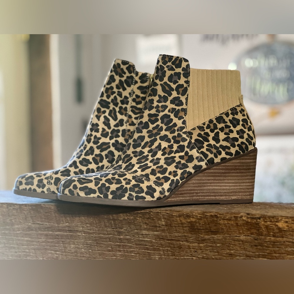 Tom’s leopard wedge shoe size 9.5